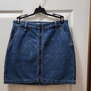 Hollister Denim Mini Skirt with Front Zipper SZ 5 NWT